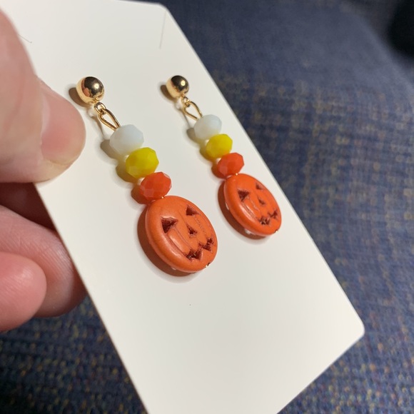 Handcrafted Halloween Themed Earrings with drop pumpkins pendant - Picture 7 of 9